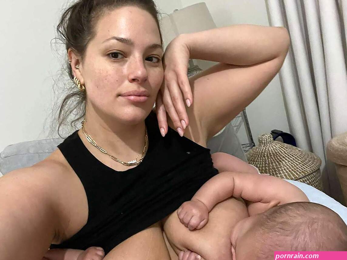 Ashley Graham Says There Was No Way Shed Keep Breastfeeding Her Twins
