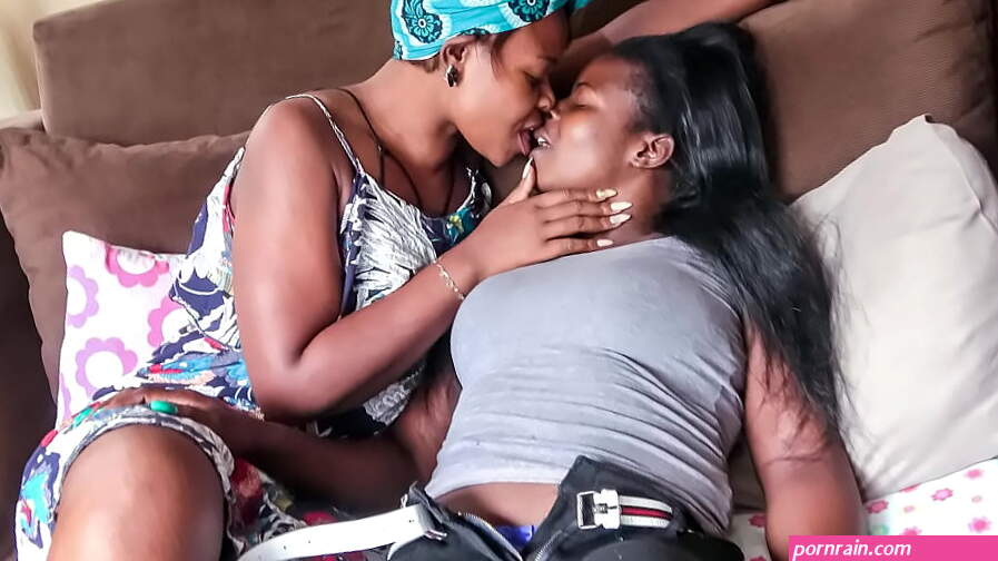 Curvy Ebony Amateur Lesbian Couple Sensual Play On Couch