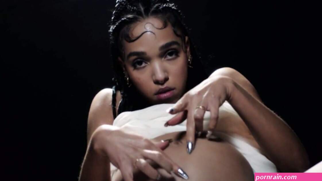 FKA Twigs is the Sexiest Pregnant Woman Ever