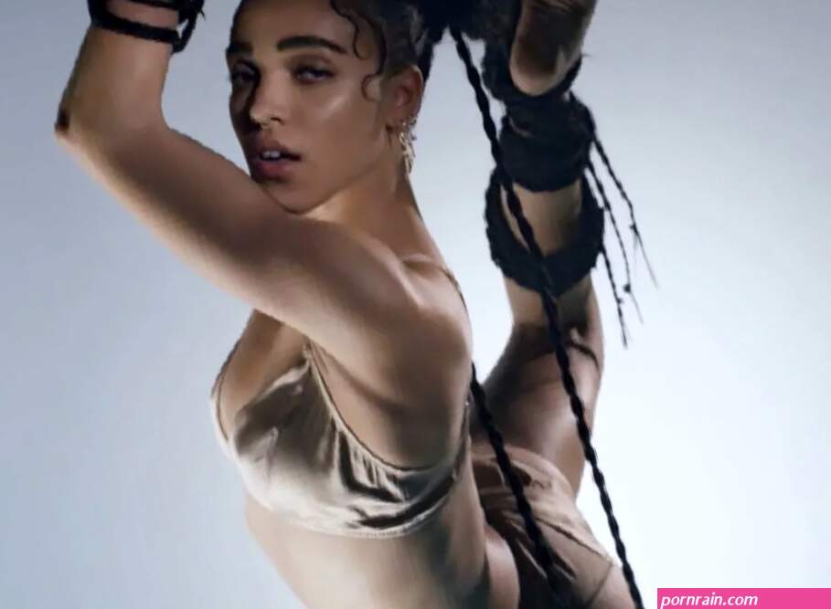 Fka twigs gif