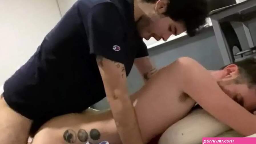 Follando a mis hermanos amigo