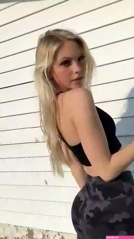 I want to nut on Jordyn Jones ass