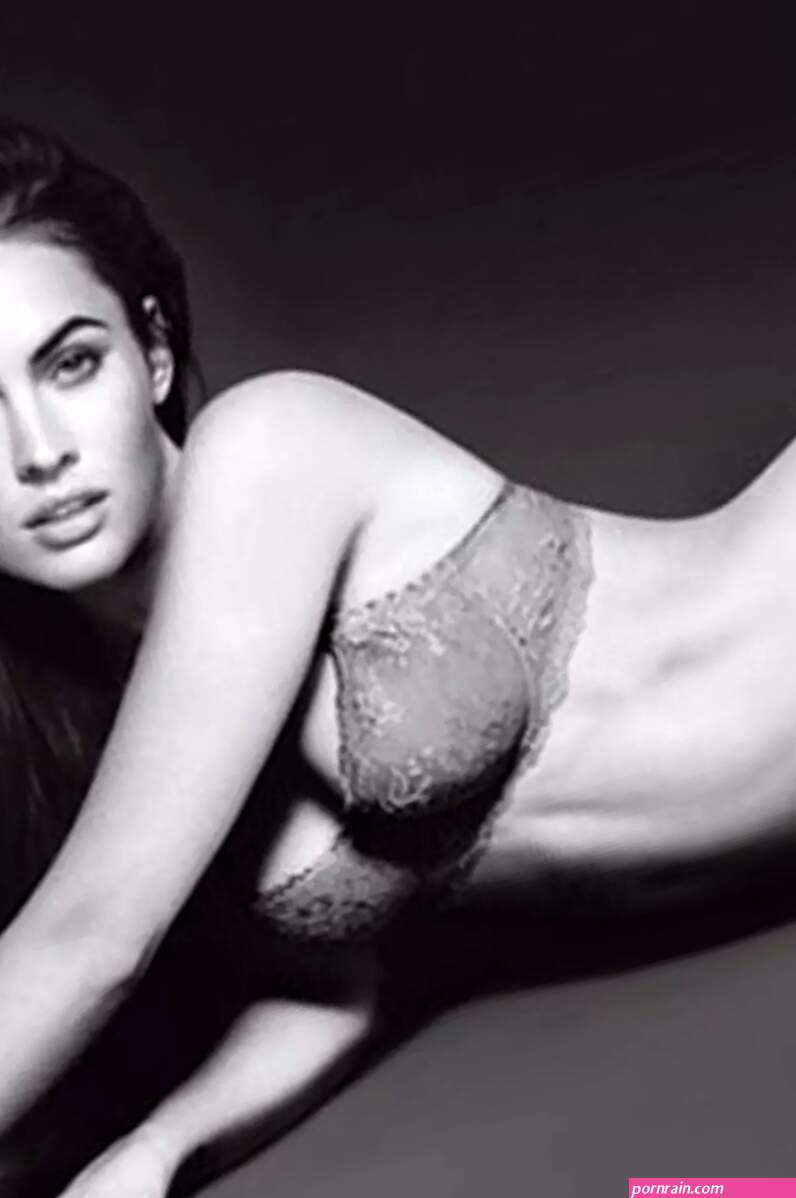 Megan Fox Yine Hawaiide