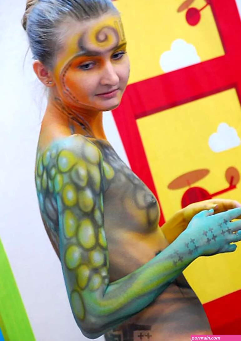 Body paint amateur