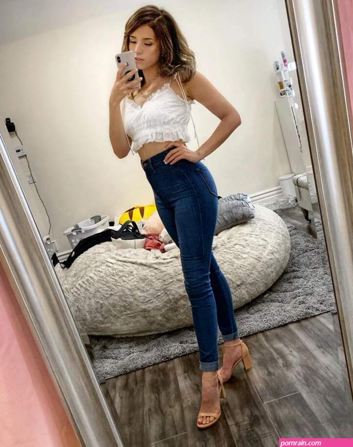 Pokimane Sex Tape Nudes Twitch Streamer leaked!