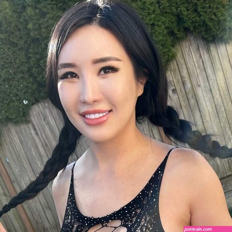 Suki Sin riding bbc : rSukiSin