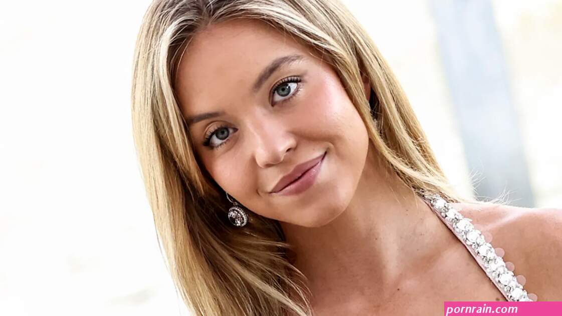 Sydney Sweeney Brings This Ice Roller Everywhere Us Weekly