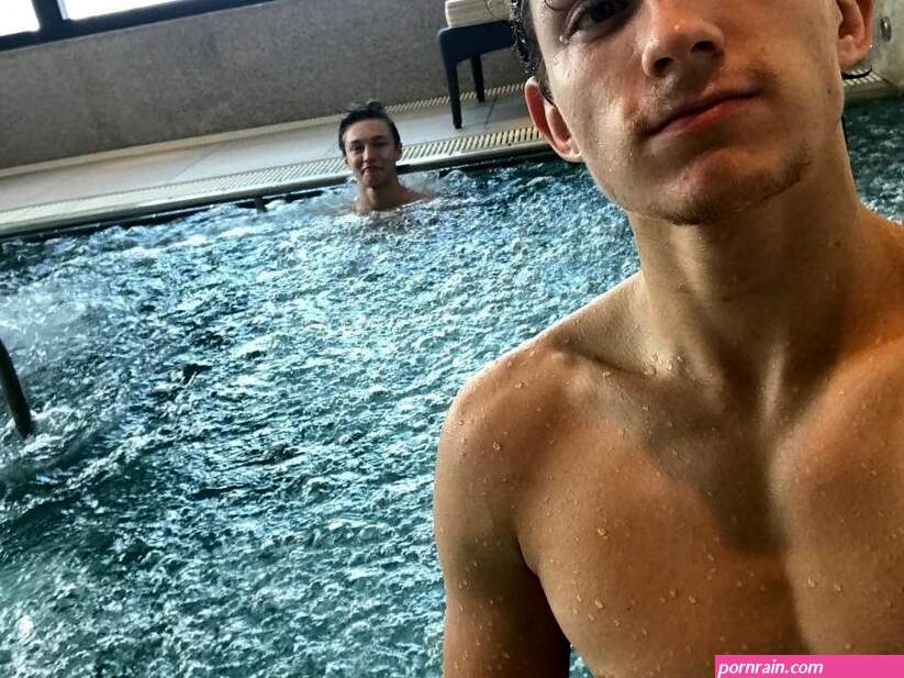 Twitter Tom holland imagines Tom holland Holland