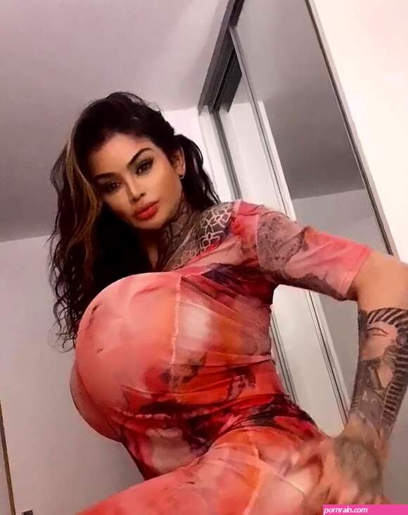 Hot Babe With Perfect Big Boobs Taking Shower at DrTuber