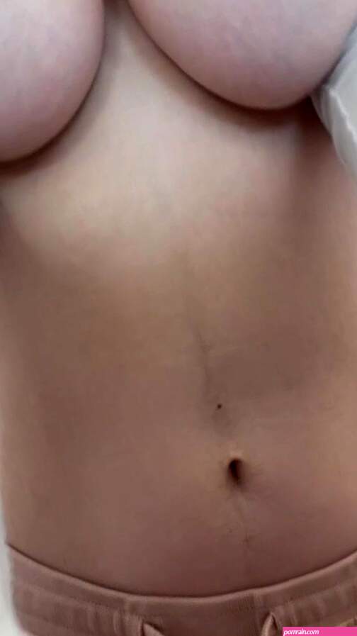 Megnutt02 Nude Shirt Strip OnlyFans Video Leaked