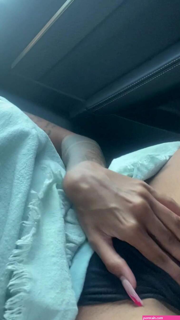 Misspiggynyc uber masturbation