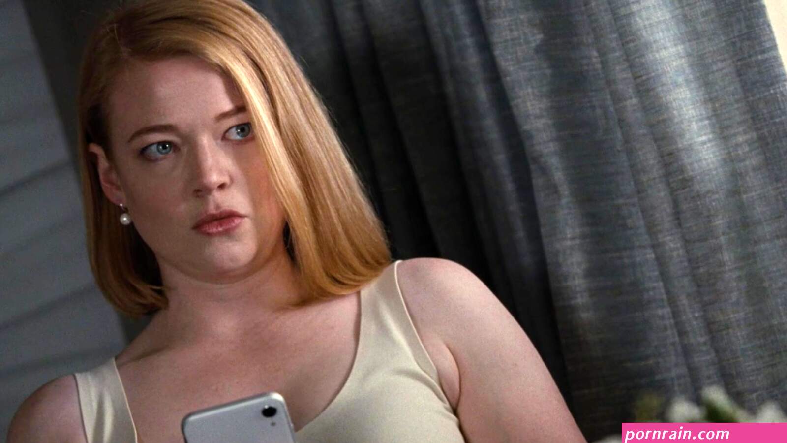 Apple IPhone Smartphone Used By Sarah Snook As Siobhan Roy In Succession