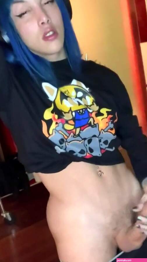 Ts Sara Salazar showing it all off