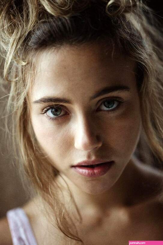 Charlotte McKee pretty beautiful girls Fashion girlsfashion womenfashion