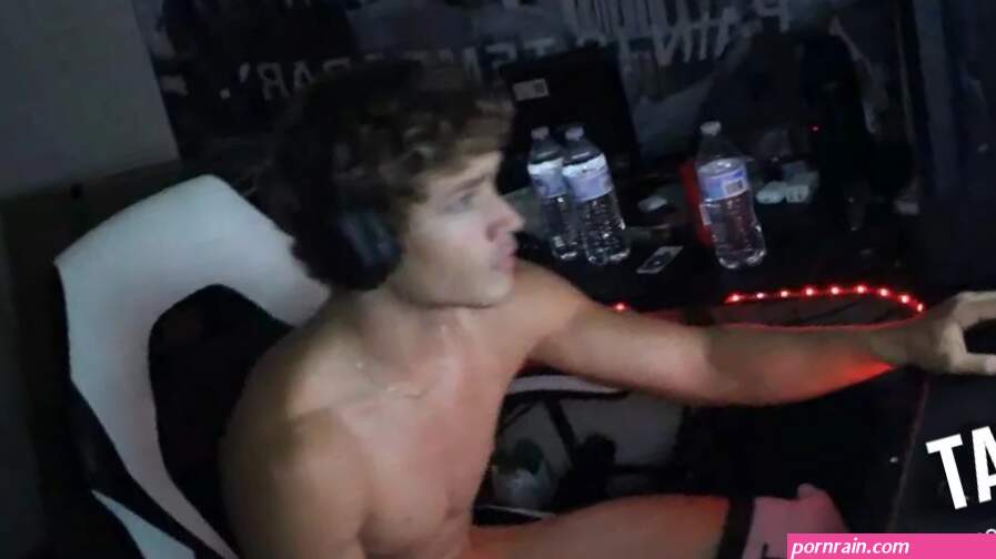 Superfit Max Jerks And Cums On Cam 2023-07-07