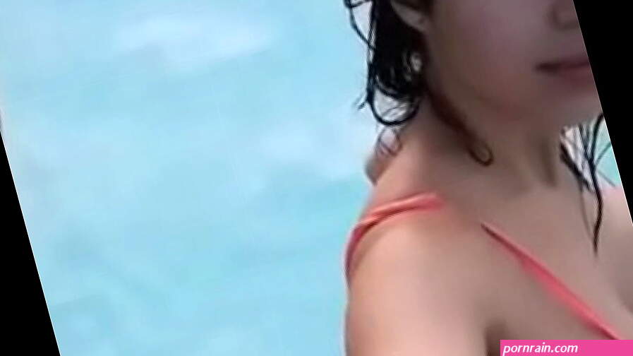 Big tits t33n in bikini