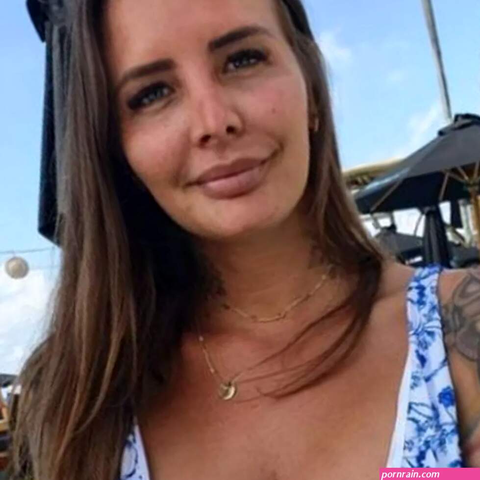 Evelyn 2 vaginas.