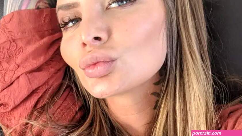 Es actriz porno tiene dos vaginas es furor en OnlyFans y revel una emotiva no