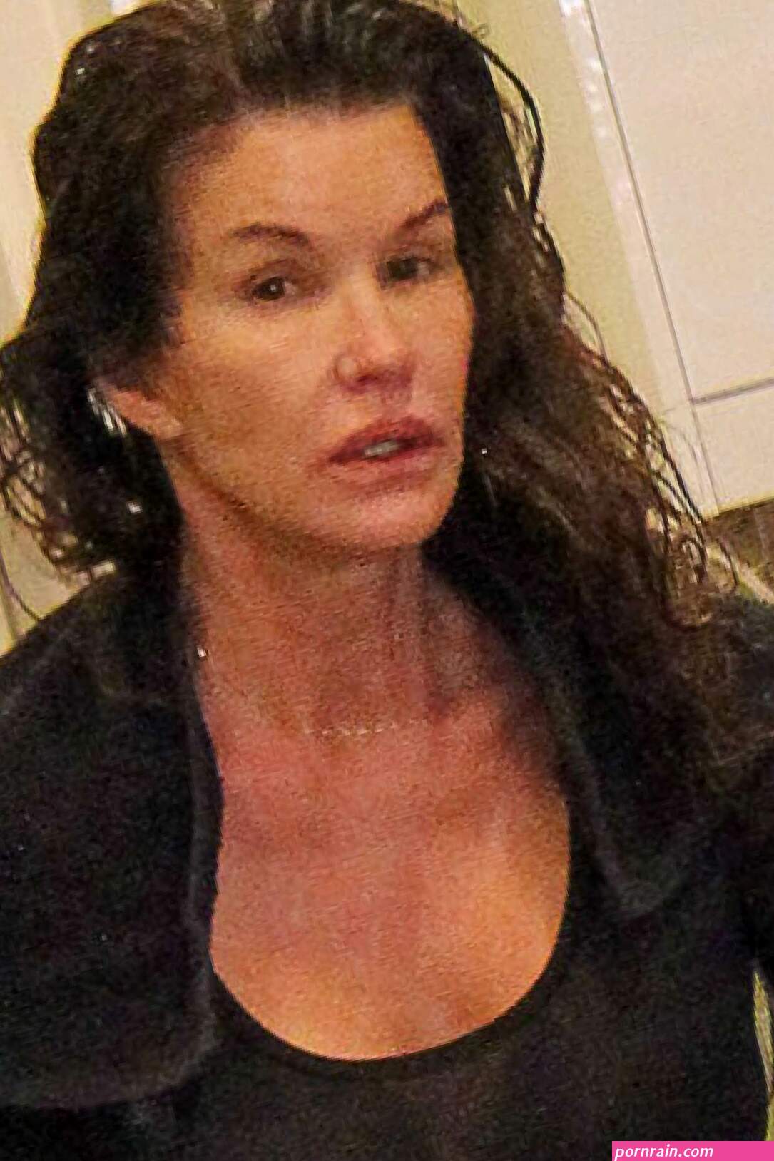 Janice Dickinson at hair salon -02