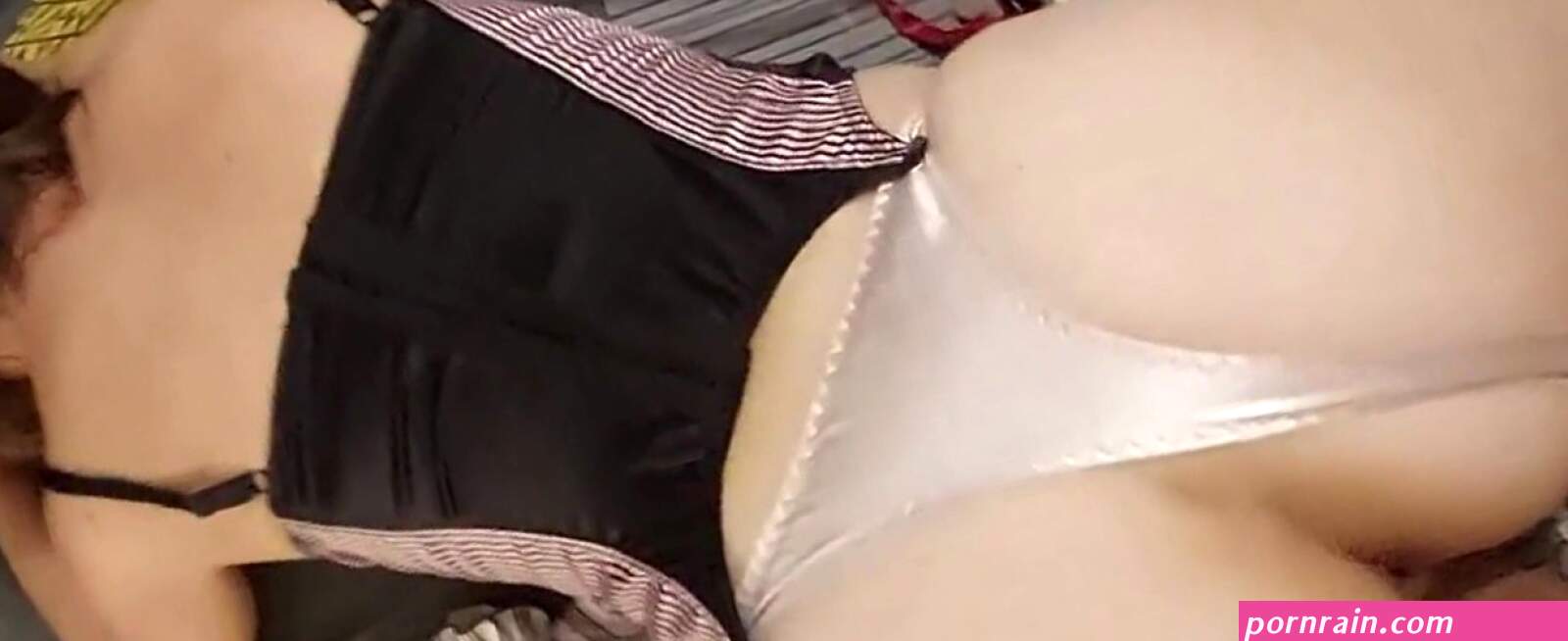 Amateur français levrette lingerie en satin sexe habillé pipe anulingus
