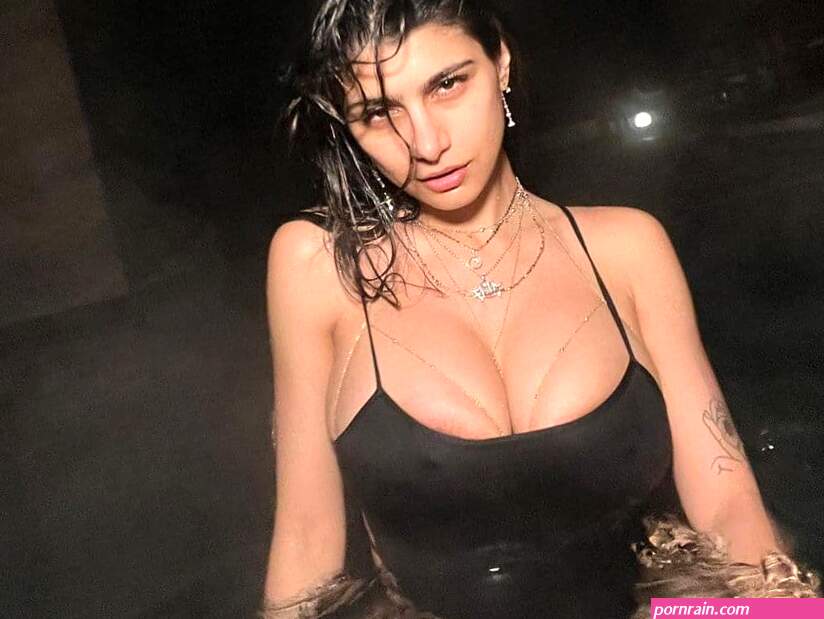 Mia Khalifa Under Fire For Her Molotov Cocktail Instruction Kit Twitter Post P