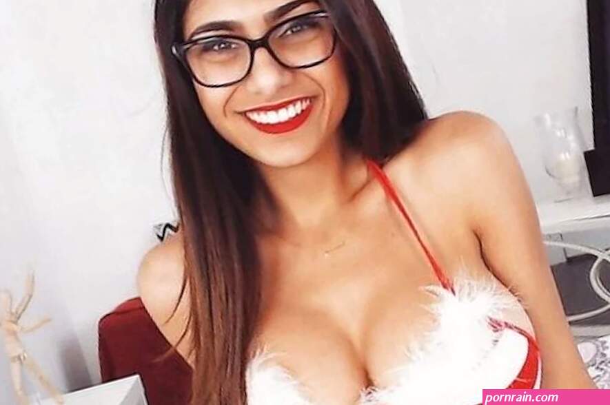 Mia Khalifa is still a top search on PornHub: Why isnt she more rich?
