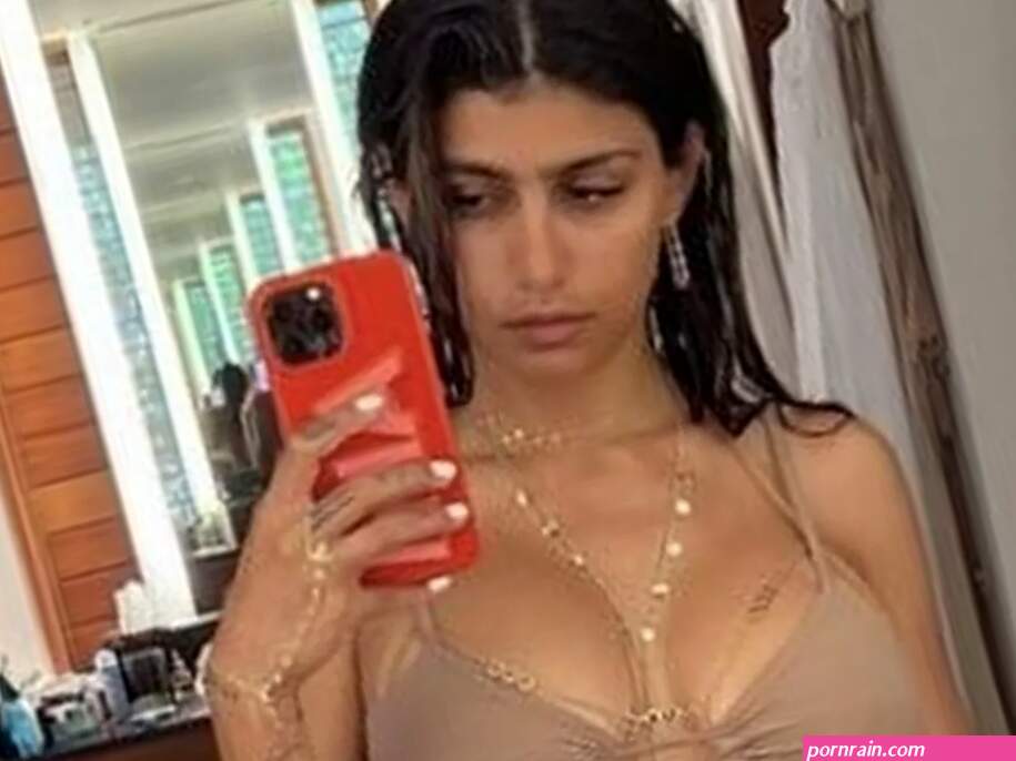 Mia khalifa butt