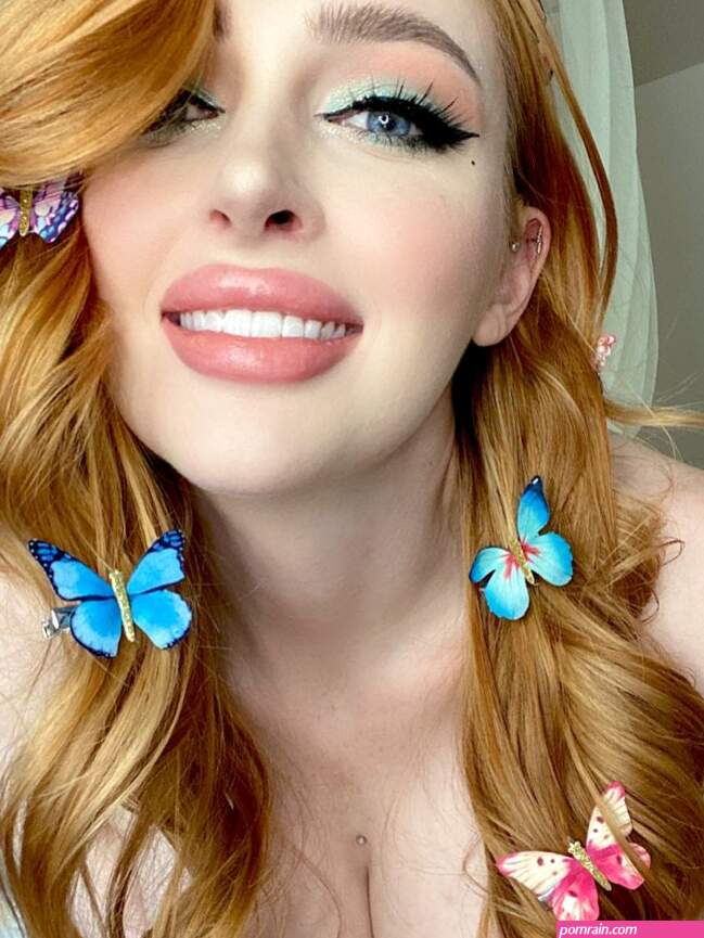 Pin by MS on Maquillaje Beautiful redhead Red princess Sexy poses