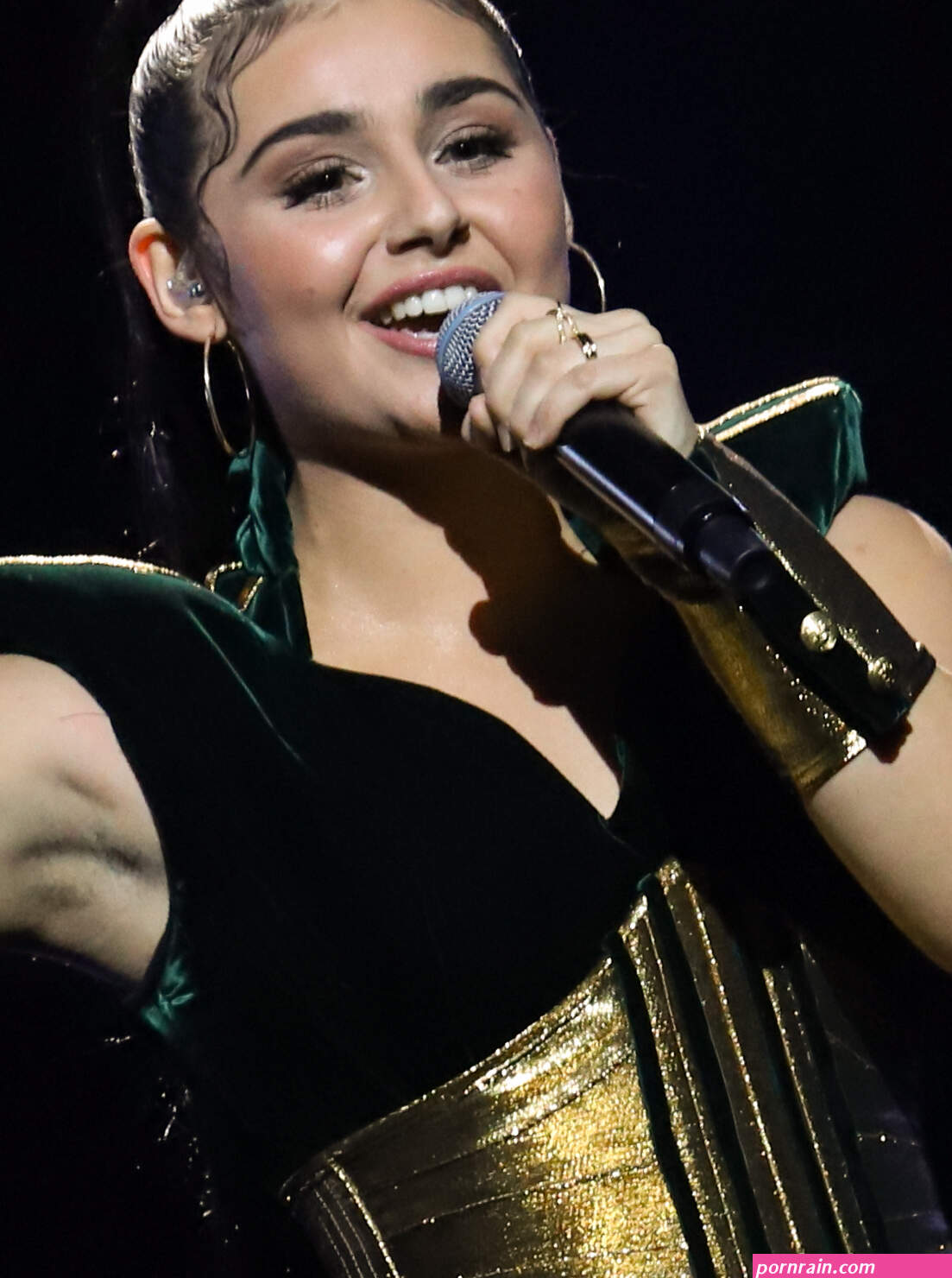 File:Alessandra Mele cropped 2.jpg