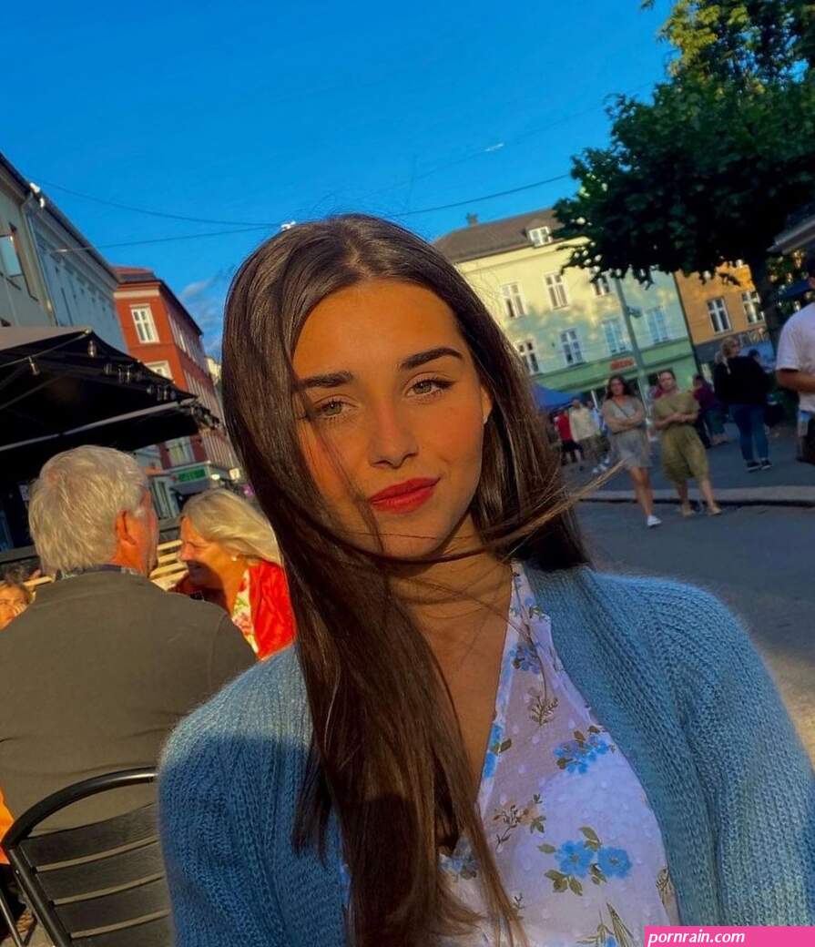 Alessandra Mele Sexy YouTubers Forum