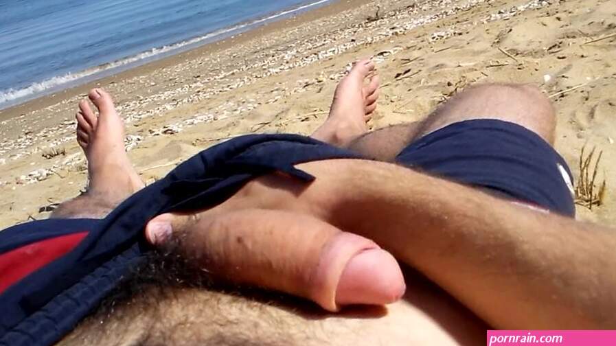 Solo male cumming on the beach