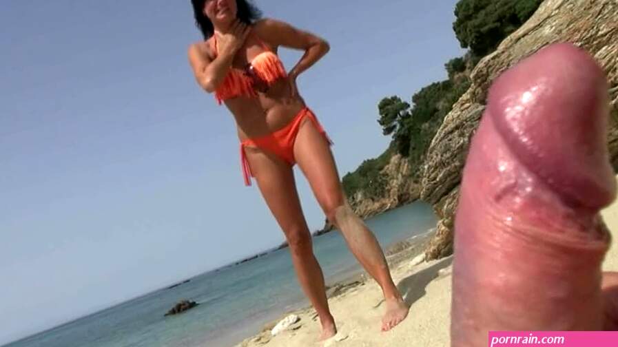 Beach tourist caught jerking off double cumming!
