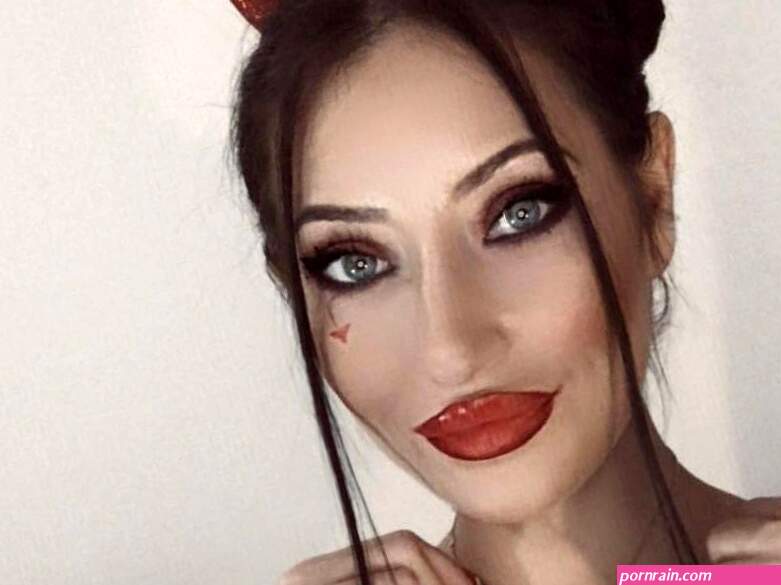 Megan Blaze: Webcam Bio
