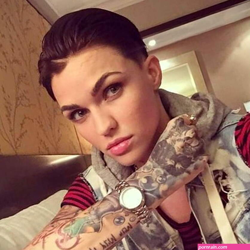 24.11.2019 011 -beautiful people with a tattoo- ta