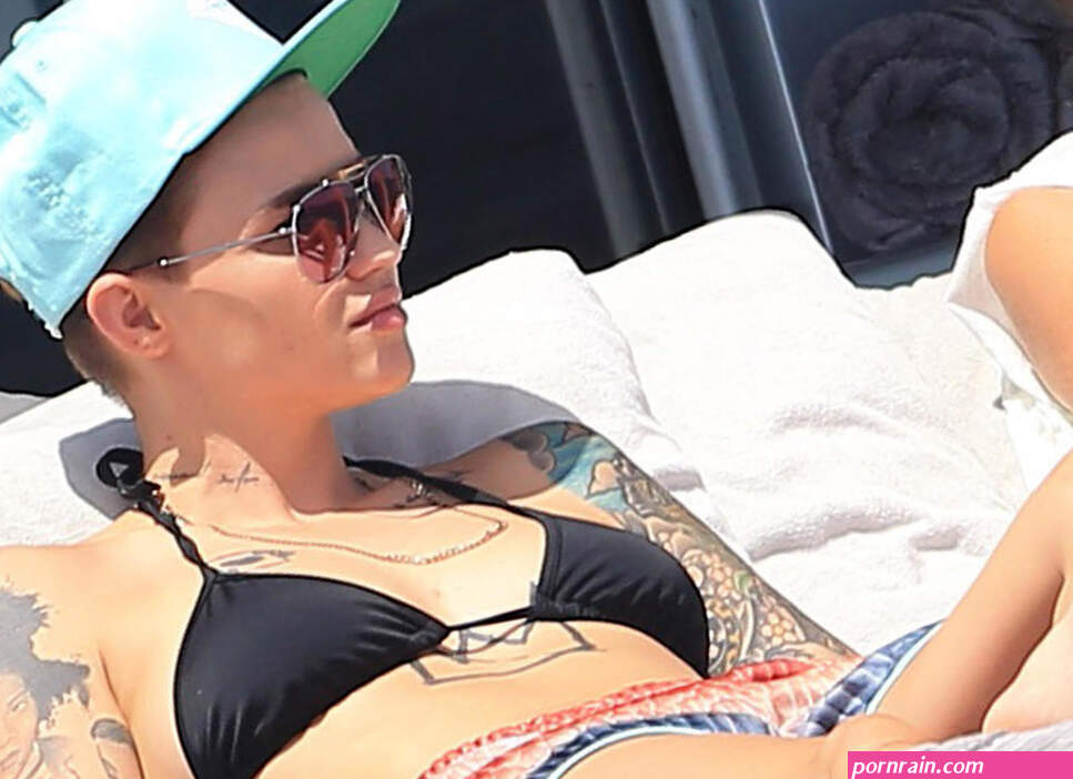 attacco sacro vincoli ruby rose fappening distanza Pinpoint invidia