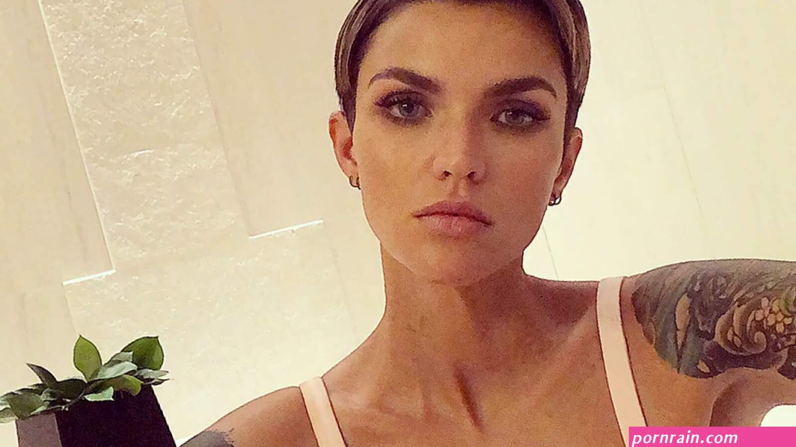Ruby Rose absolutamente irreconocible en su primera imagen como Batwoman