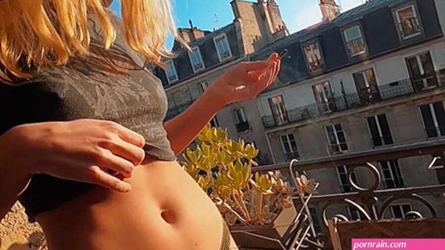 Public Sex on the Balcony in Freezing Paris! Amateur Couple LeoLulu