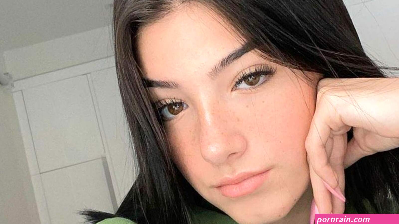 Charli DAmelio Wallpapers 16 images inside