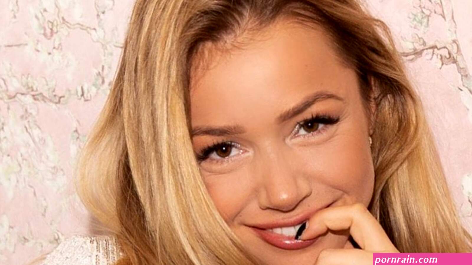 Emma Heesters Wallpaper HD 52988