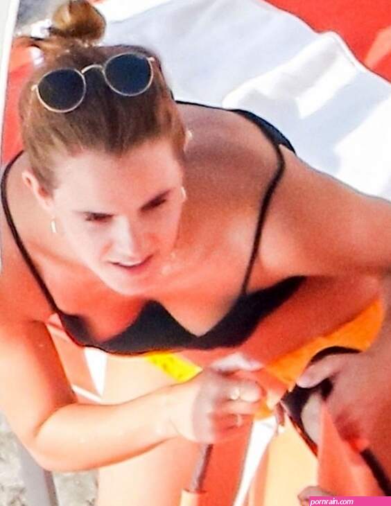 Emma Watson pillada haciendo topless en Ibiza