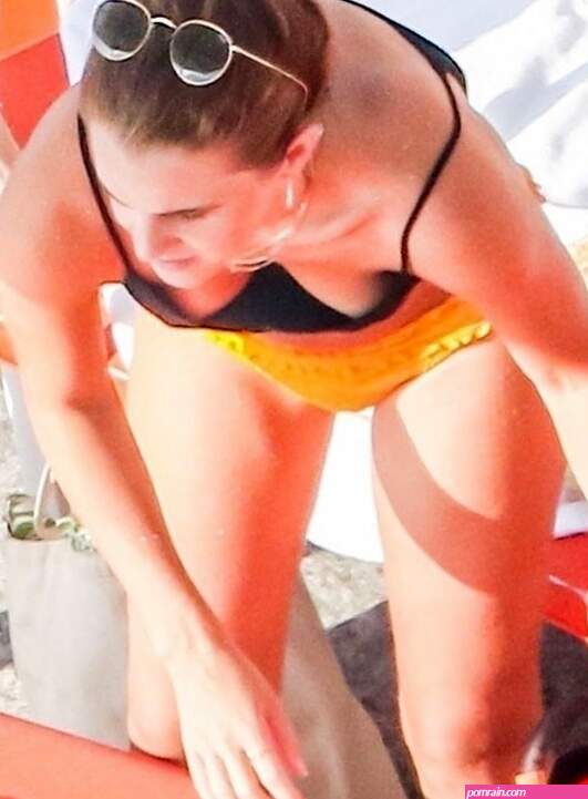 Emma Watson pillada haciendo topless en Ibiza