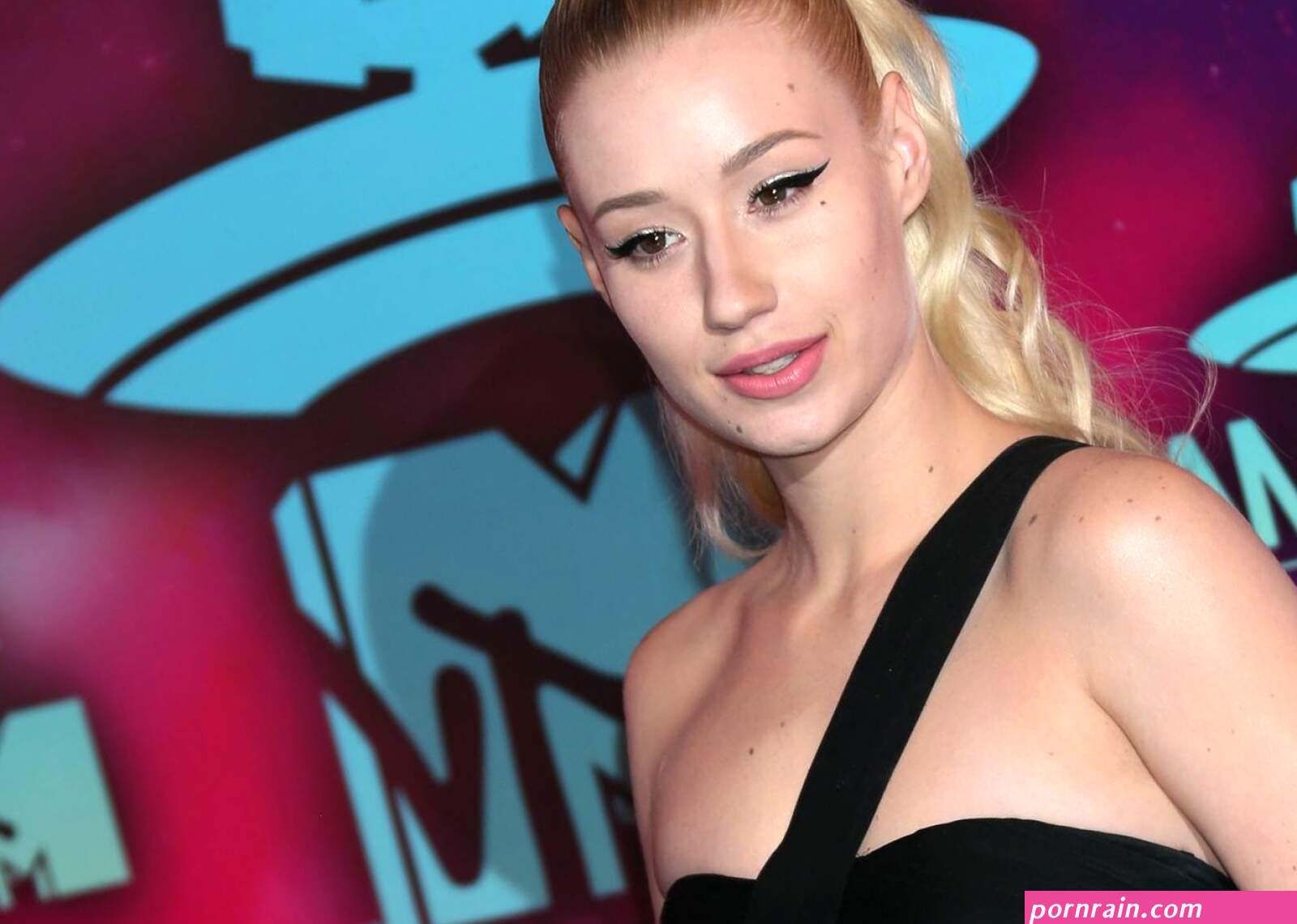 Iggy Azalea upskirt to pussy lips Celebs Dump