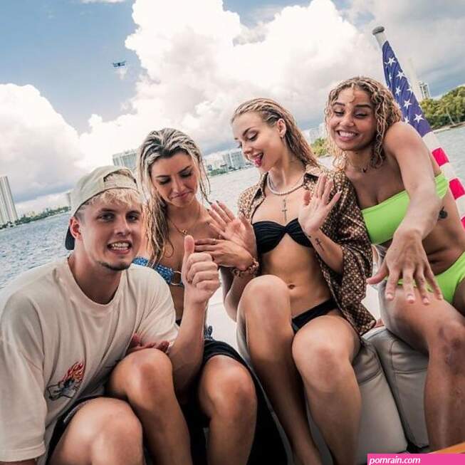 Salah Brooks Sexy Tits and Ass Photo Collection
