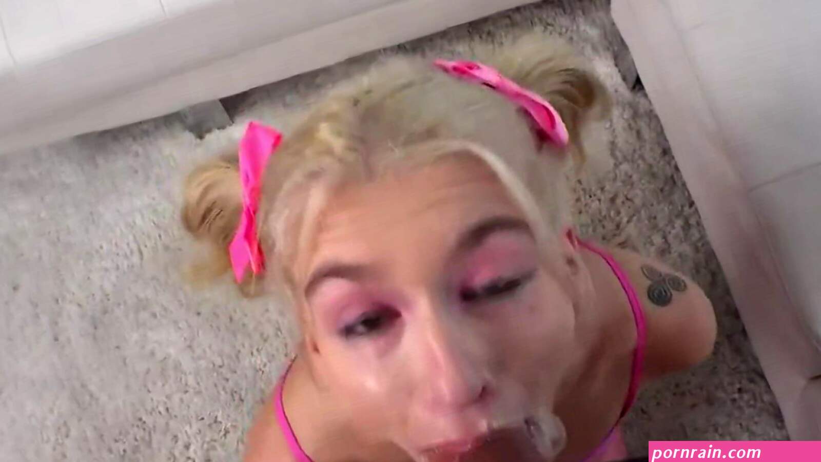 A NICE LADY GIVING A BLOWJOB CAW CAW