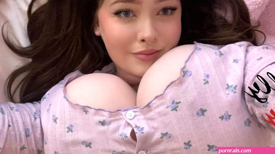 Hot Model Tally Berry Biography