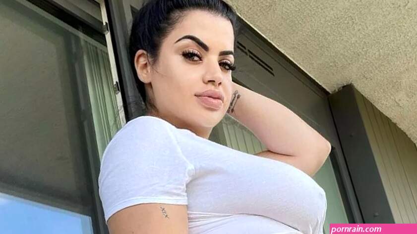 Model flaunts biggest butt on OnlyFans as she declares its Daisy Dukes weather