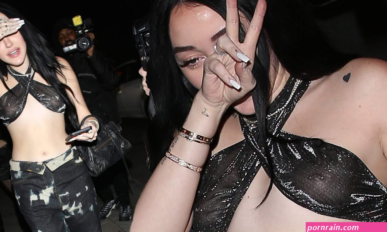 Noah Cyrus leaves NOTHING to the imagination as she flashes her assets