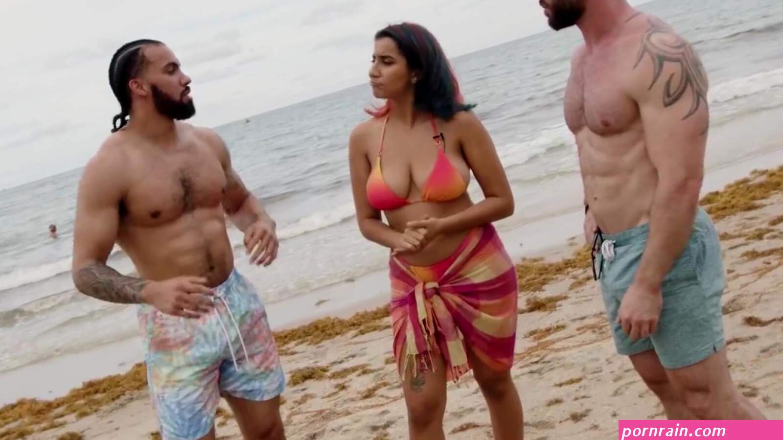 Horny tart Roxie Sinner crazy threesome video