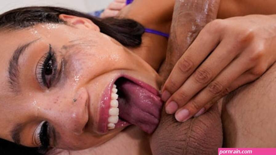 Desperate Alexis Tae Craves Juicy Dick