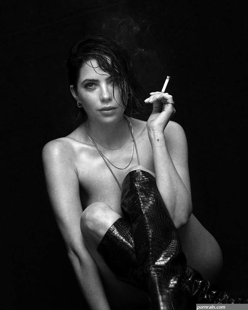 Cara Delevingne Loves Ashley Bensons Nude Instagram Picture